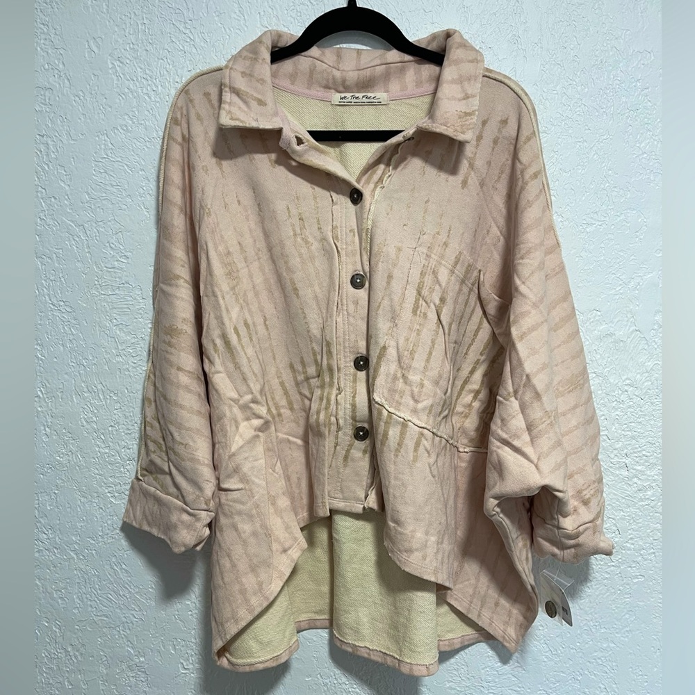 FREE PEOPLE. XL. LIGHT PINK (w/tan details) SUPER FLOWY, BUTTON DOWN.